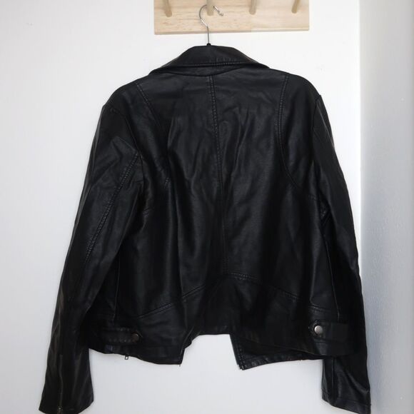 Forever 21 PLUS Size‎ Faux Leather Moto Jacket Size 0X - Picture 3 of 8